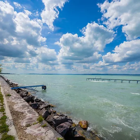 Myflat Coral Premium Apartment 希欧福克